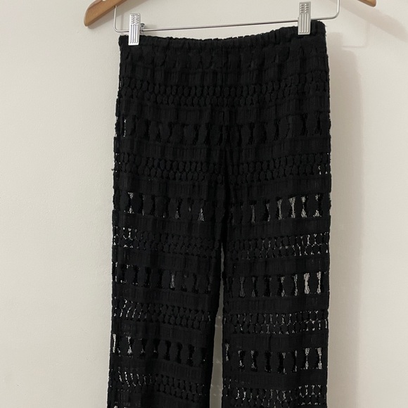 Forever 21 crotchet pants - Picture 4 of 12